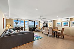 Royal Mauian 218