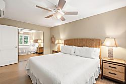 Royal Mauian 218
