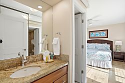 Kamaole Nalu 3rd Floor  - Bathroom