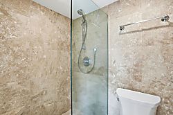 Kamaole Nalu 3rd Floor  - Bathroom