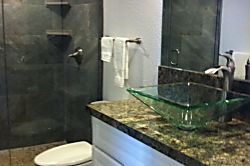 Kuleana 708 - Bathroom
