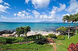 Kuleana 708 - Looking out to Molokai from the BBQ area