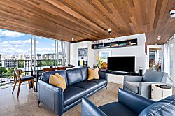 Diamon Head Beach Hotel 1402