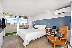 Diamon Head Beach Hotel 1402