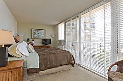 Diamond Head Beach Hotel #802