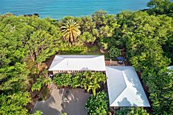 LalamiIo Beach House 