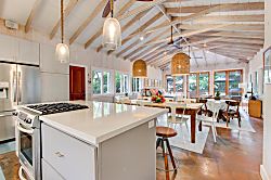 LalamiIo Beach House 