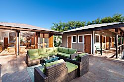 LalamiIo Beach House 