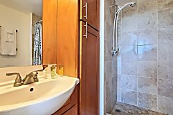 Waikiki Grand Suite 715