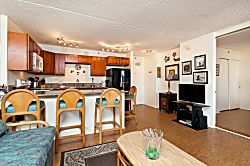 Waikiki Banyan 1608-I