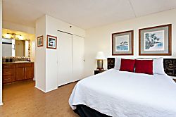 Waikiki Banyan 1608-I