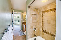 Diamond Head Beach Hotel 701