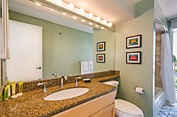 Diamond Head Beach Hotel 701