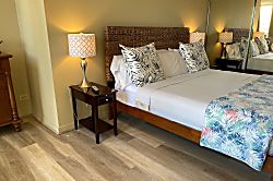 Diamond Head Beach Hotel 701