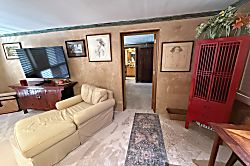 The Gold Coast of Waikiki - entrance to bedroom