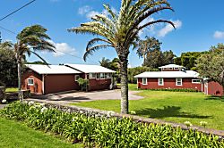 Red 'Ohana 3BD, Waimea, Hawaii - Property grounds