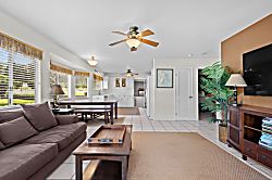 Red 'Ohana 3BD, Waimea, Hawaii - Living area