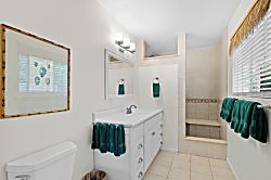 Red 'Ohana 3BD, Waimea, Hawaii - Bathroom