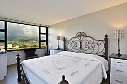 Waikiki Banyan Condo