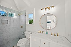 Kealoha ~ Hanalei Bay - Bathroom