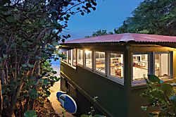 Lalamilo Beach Bungalow