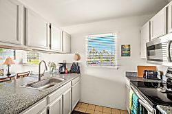 Plantation Hale Suites J16 