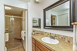 Kapaa Shore Resort #202