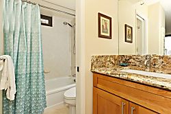 Waikiki Banyan #2002-T1