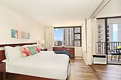 Waikiki Banyan #2608-T2