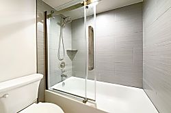 Waikiki Banyan #2608-T2