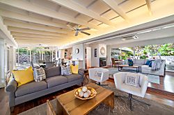 Niuiki Oceanfront Retreat