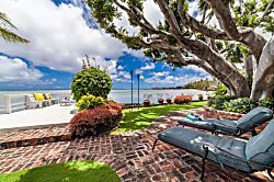 Niuiki Oceanfront Retreat