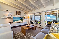 Niuiki Oceanfront Retreat