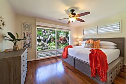 Niuiki Oceanfront Retreat