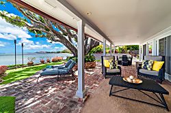 Niuiki Oceanfront Retreat