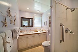 Niuiki Oceanfront Retreat