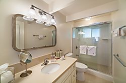 Niuiki Oceanfront Retreat