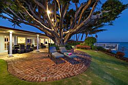 Niuiki Oceanfront Retreat