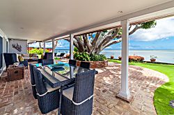 Niuiki Oceanfront Retreat