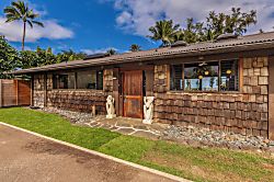 Hale Maluhia at Hanalei Bay Beachfront Cottage
