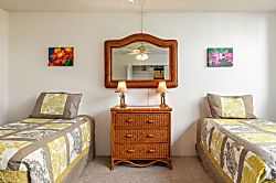 Surf & Racquet 7-103