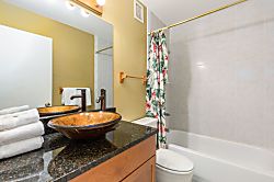 Surf & Racquet 7-103