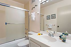 Kona Surf & Racquet Club 3-202