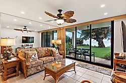 Kihei Beach 110 - Living area