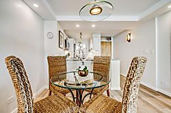 Royal Mauian 517