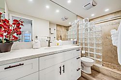Royal Mauian 517