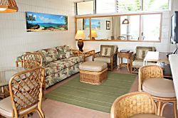Kamaole Nalu 605 - Living area