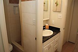 Kamaole Nalu 605 - Bathroom