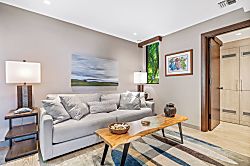 Elua Village 1305 - Living area