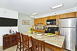 Waikiki Banyan #2003-T2